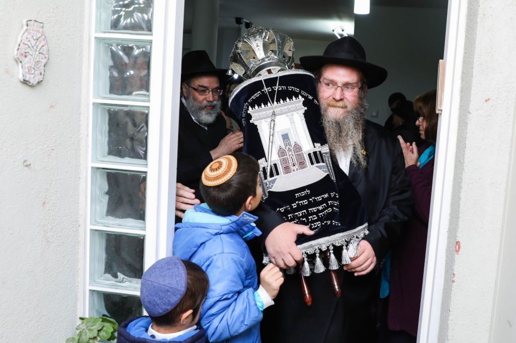 הכנסת ספר תורה בנעלה - הגלריה